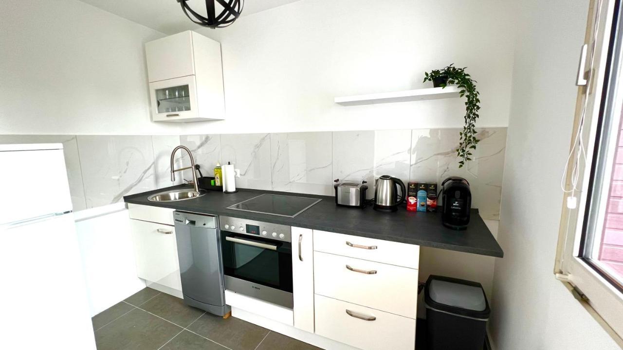 Schoene In Linden - 48qm, Moderne Kueche, Bad, Balkon, 4 Personen, Wifi * Hannover